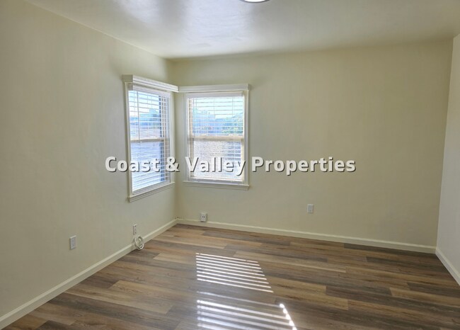 Building Photo - 101 Nacional St