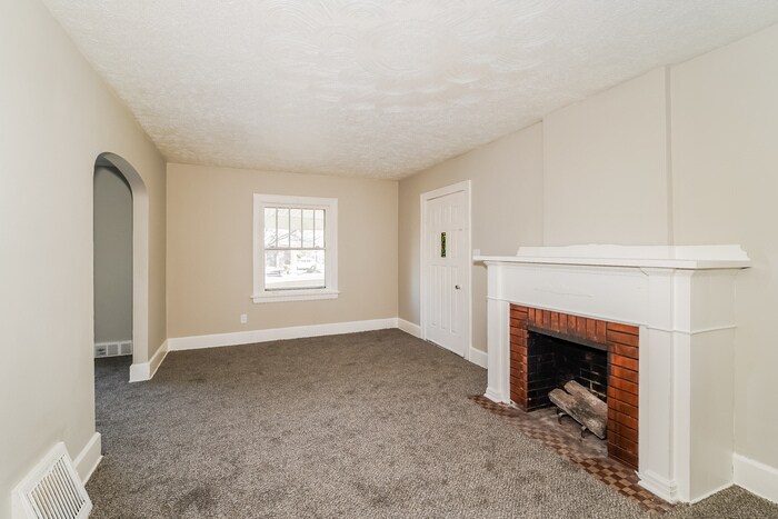 Building Photo - 1420 Oakwood Ave