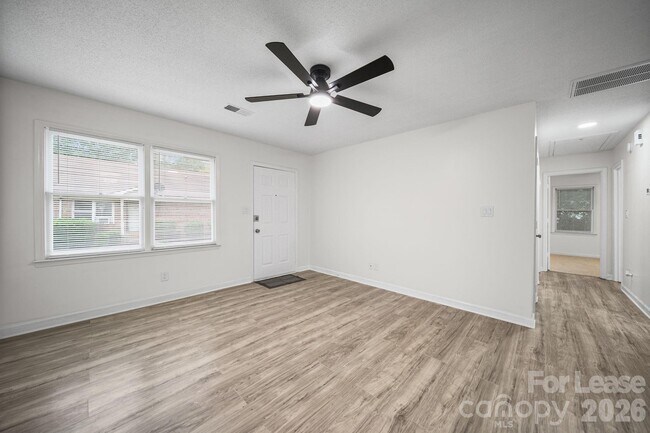 Building Photo - 1110 Chandler Dr