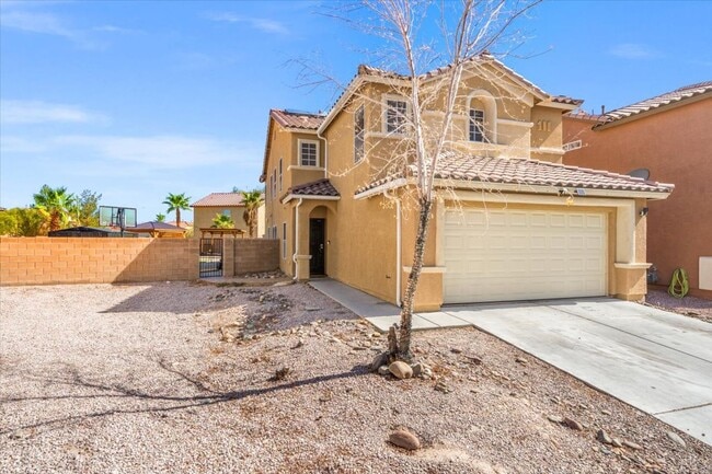 Building Photo - Stylish 4 Bedroom Living Meets Outdoor Fun