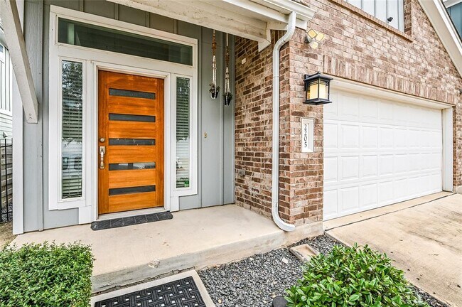 Building Photo - 2205 Capulet St