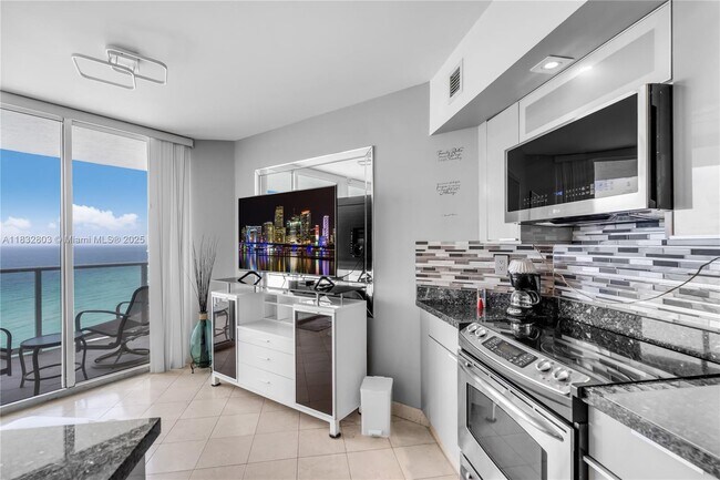 Building Photo - 16485 Collins Ave