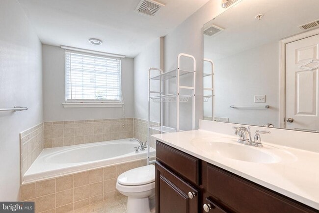 Building Photo - 9301 Paragon Way