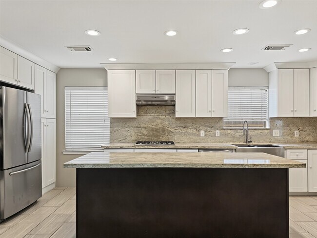 Building Photo - 139 Haversham Dr