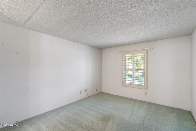 Building Photo - 1001 E Lodge Dr