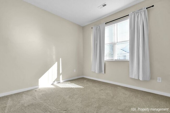 Building Photo - 5851 Ryman Dr