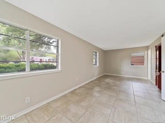 Building Photo - 3 Bedroom Single Family Home in San Antonio