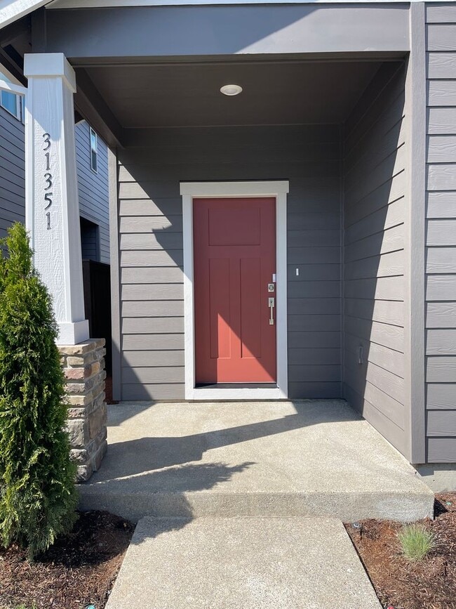 Building Photo - Stylish & Comfortable Living with Fireplac...