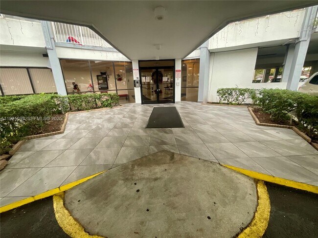 Building Photo - 1200 NE Miami Gardens Dr