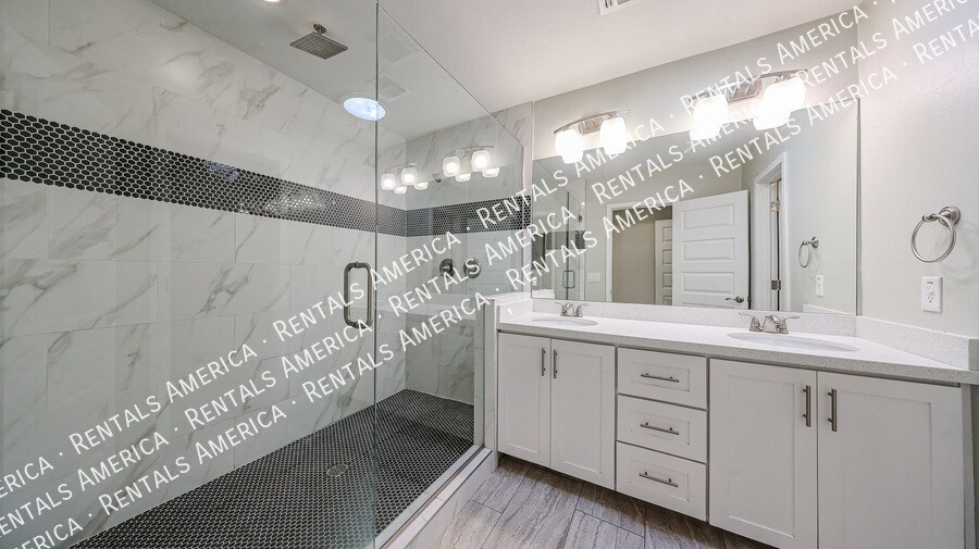 Building Photo - 3113 N 28th St