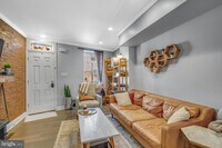 Building Photo - 2531 Collins St