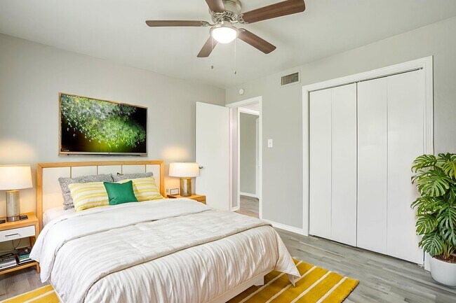 Building Photo - Foxfire Apartment Homes