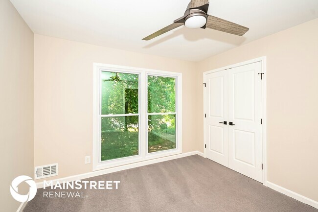 Building Photo - 2448 Kingsley Dr NE