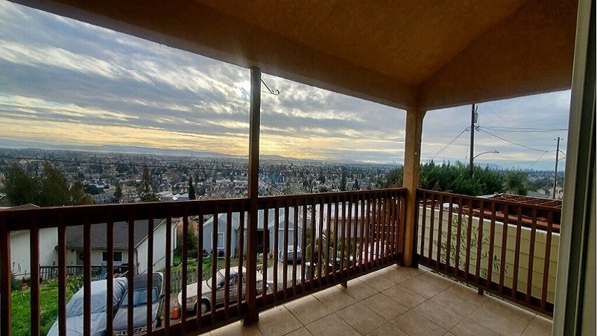 Building Photo - 9028 Burr St