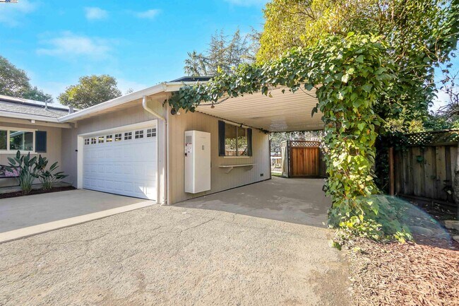 Building Photo - 55 Normandy Ln
