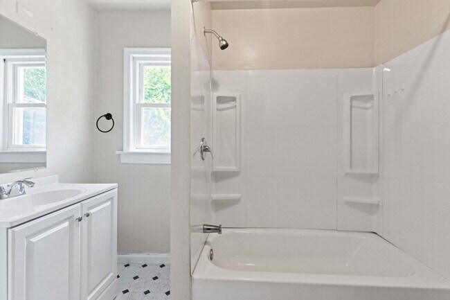 Building Photo - 516 N Center St