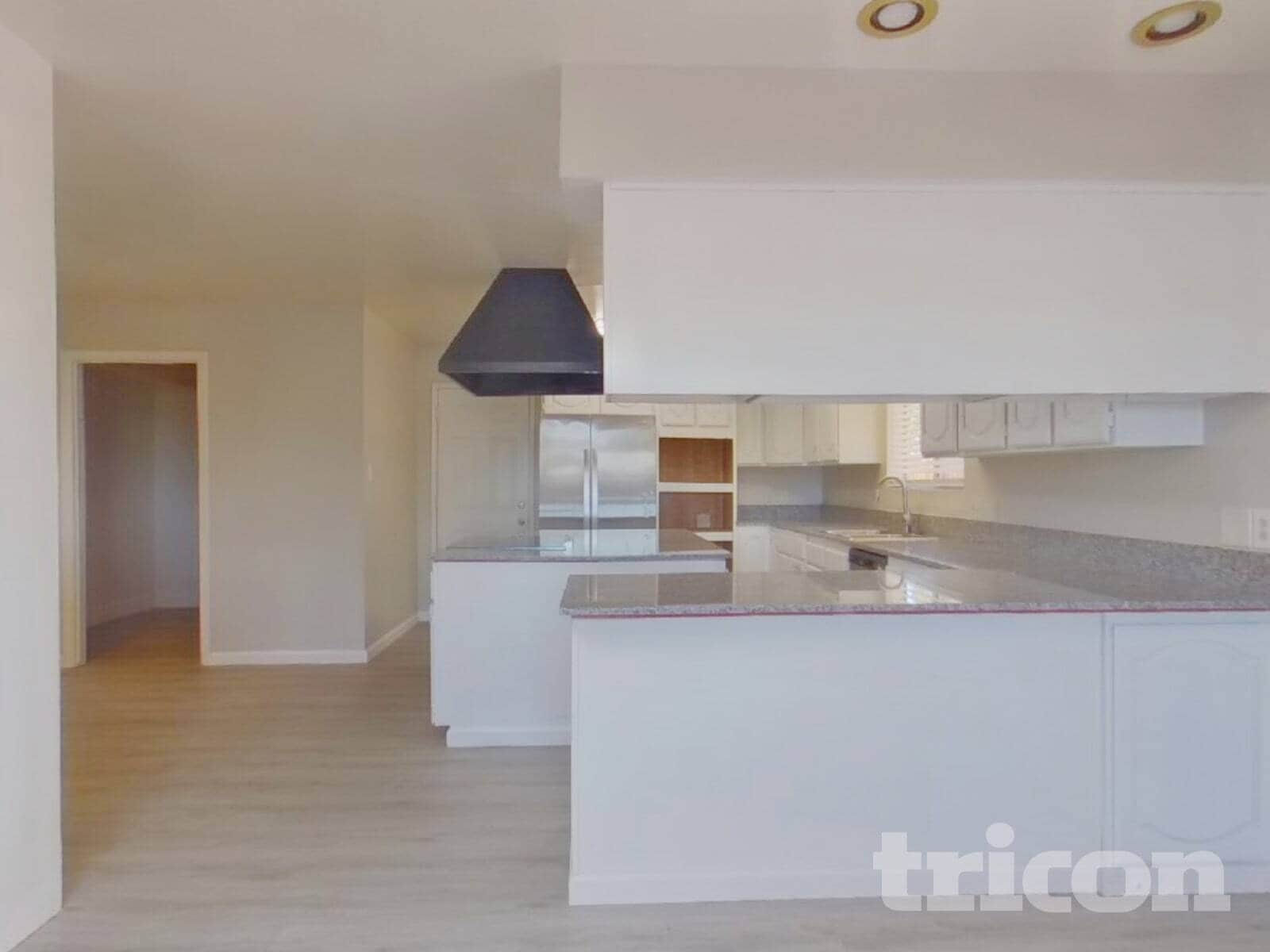 Building Photo - 3310 Heights Dr