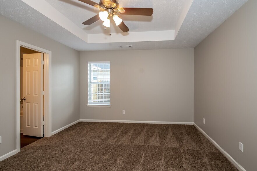 Building Photo - 5035 Yellow Pine Dr