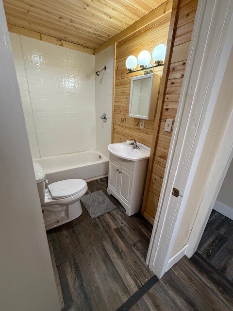 Building Photo - 545 Clements Rd SW