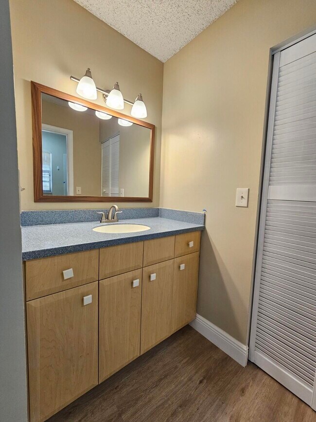 Building Photo - 2950 Olivewood Terrace
