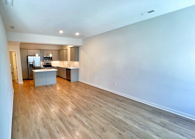 Building Photo - 327 NE Otter Dr