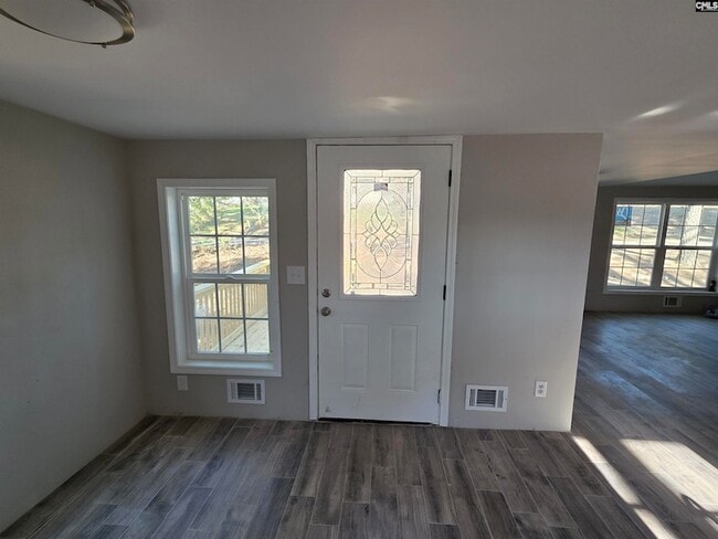 Building Photo - 105 Woodland Dr