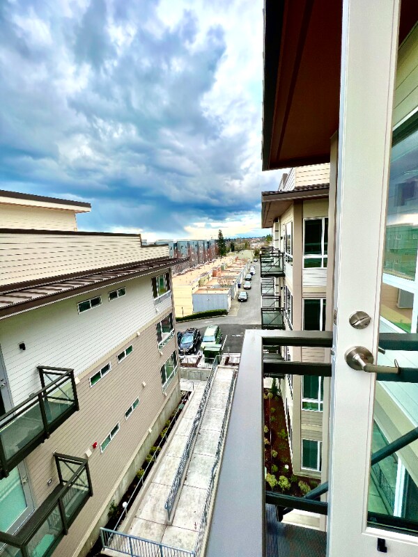 Building Photo - 2330 Yakima Ct
