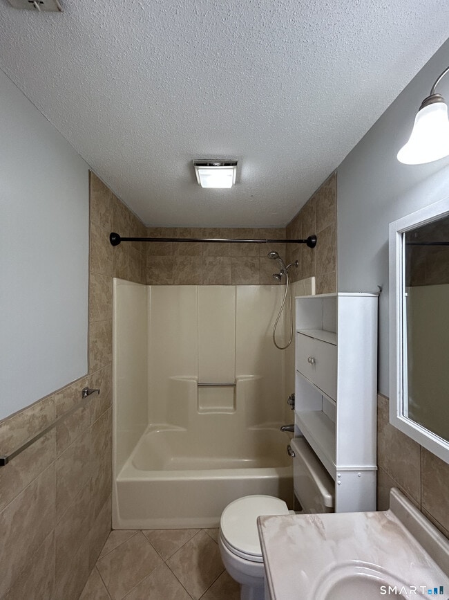 Building Photo - 90 Little Oak Ln