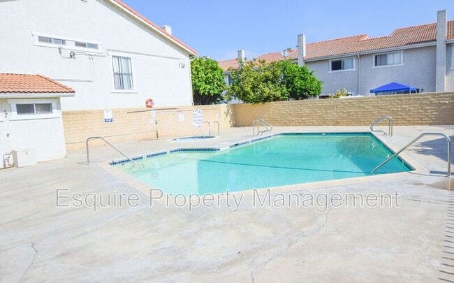 Building Photo - 1300 Gina Dr