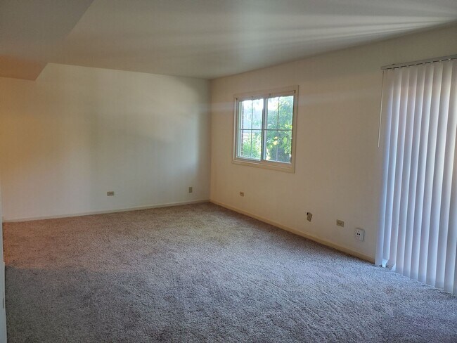 Building Photo - 833 Village Quarter Rd