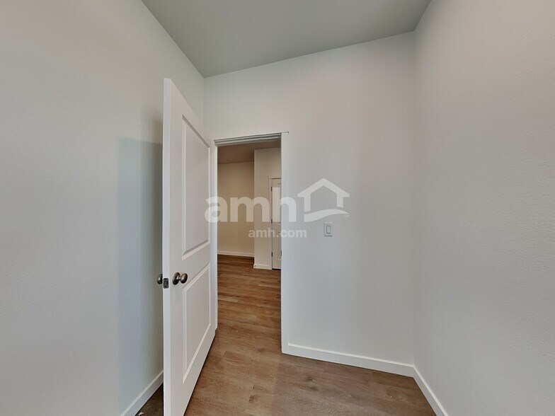 Building Photo - 23613 E 3rd Pl