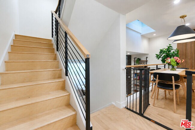 Building Photo - 4733 La Villa Marina
