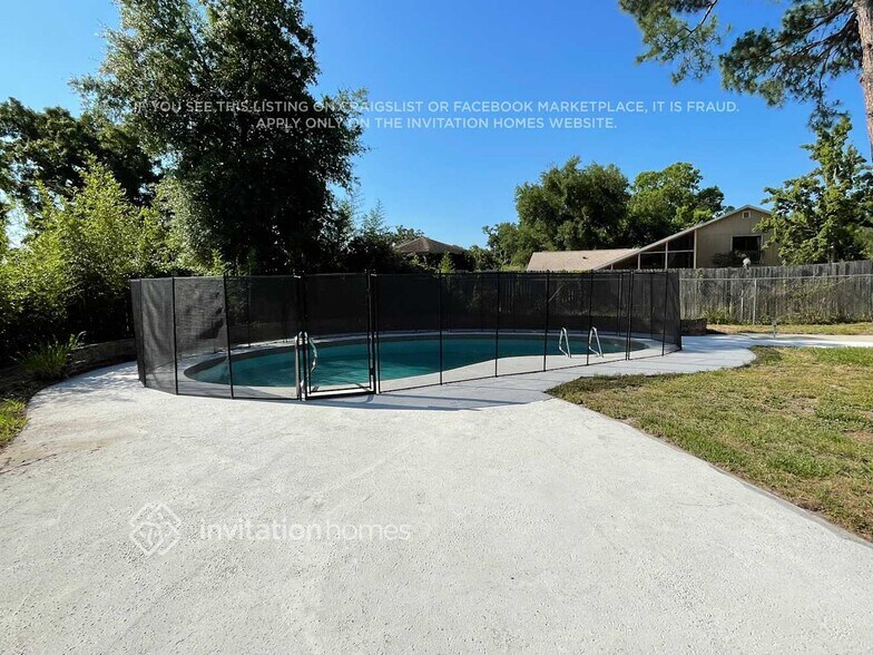 Building Photo - 304 Larkwood Dr