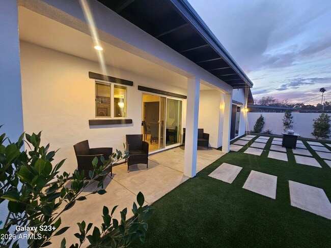 Building Photo - 2817 N 71st Pl