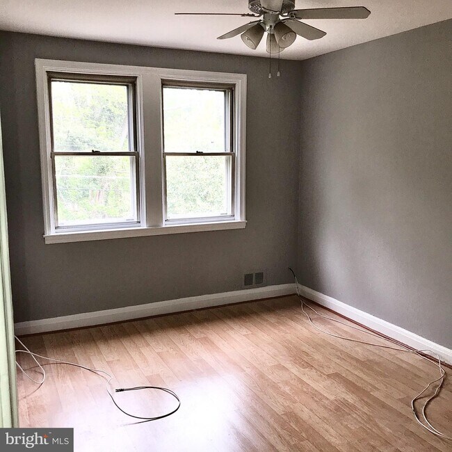 Building Photo - 121 Nunnery Ln