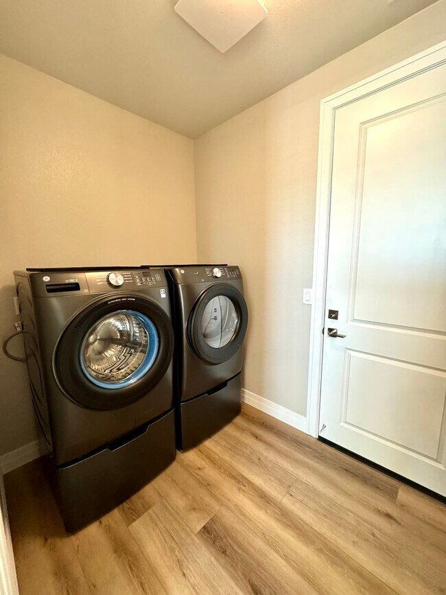 Building Photo - 406 Heirloom- 55+ Silverado Village Community