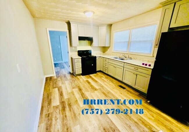 Building Photo - Beautiful 3 Bedroom 1.5 Bath Brick Home located in the South Norfolk area of Chesapeake, VA!