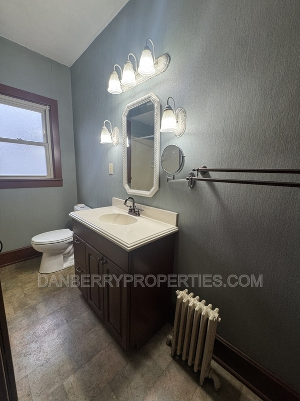 Building Photo - 717 N Union St