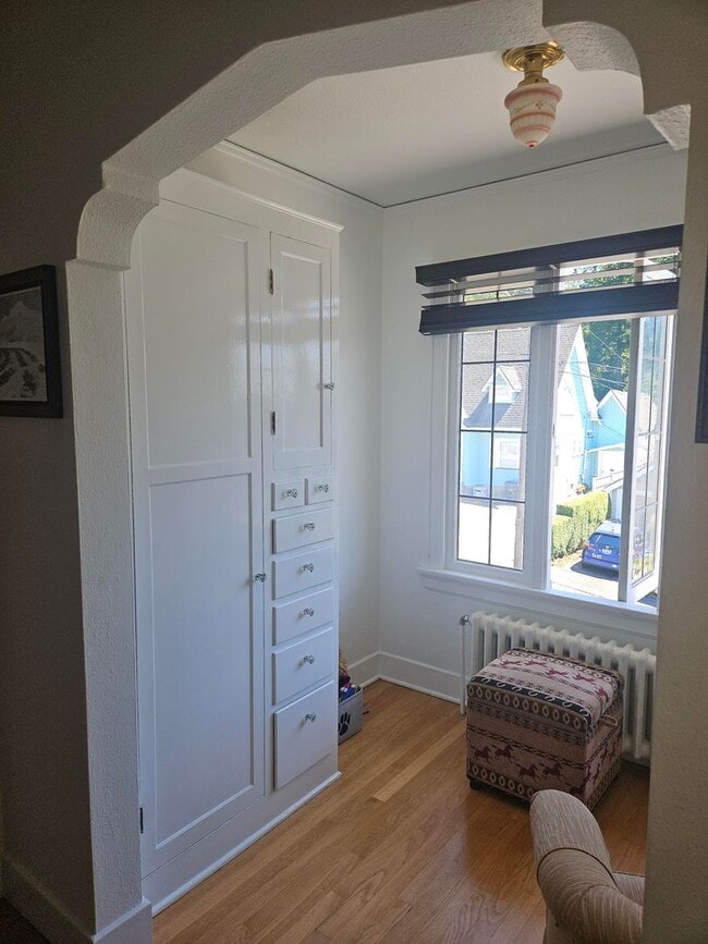 Building Photo - 5bd 5ba Stunning Home