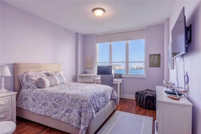 Building Photo - 888 Brickell Key Dr
