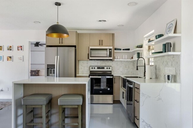 Building Photo - 2405 Trafalgar Dr