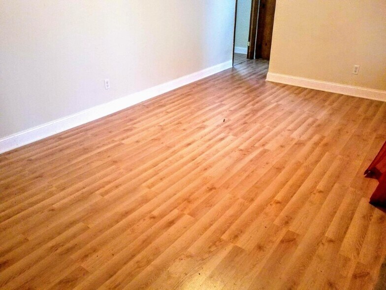 Building Photo - 512 Clinton St