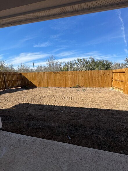 Building Photo - 2103 Vista Rosa