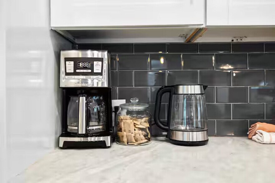 Building Photo - 5870 Cactus Way