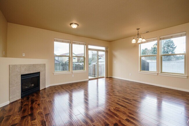 Building Photo - Convenient Location 3 Bedroom 2.5 Bathroom with Fence Back Yard