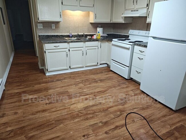 Building Photo - 850-850 Capouse Ave