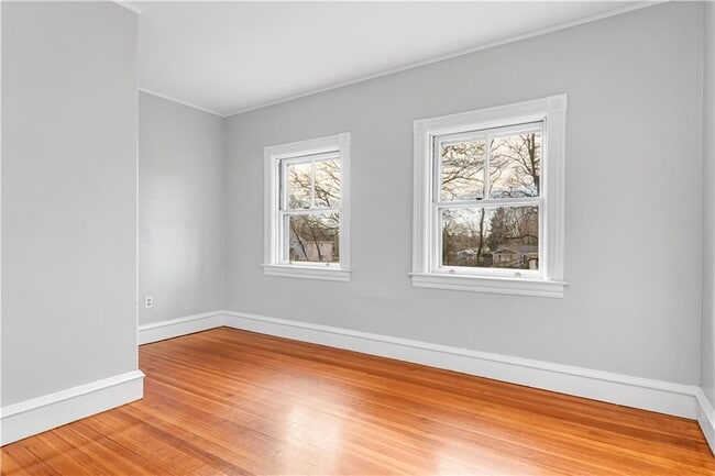 Building Photo - 9 Linden Ave