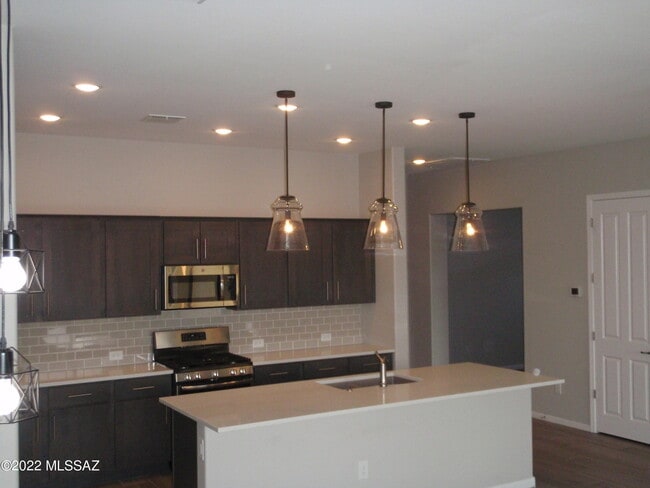 Building Photo - 61123 E Flint Dr