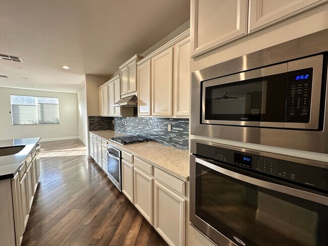 Building Photo - Modern 4 Bed, 3.5 Bath Home with Solar, St...