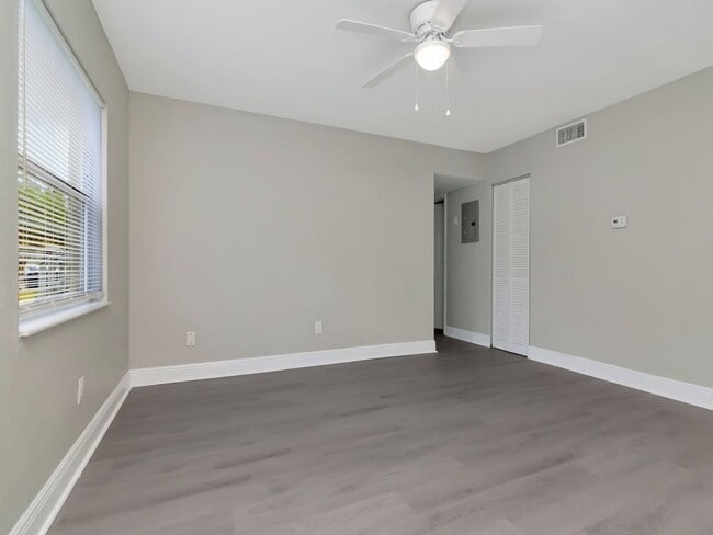 Building Photo - 107 Karde Ln